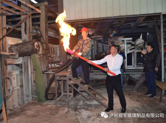 球速体育首页玻璃一车间点火仪式隆重举行