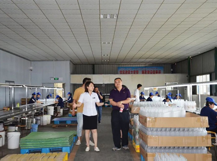 云峰酒业莅临球速体育首页玻璃开展二方审核