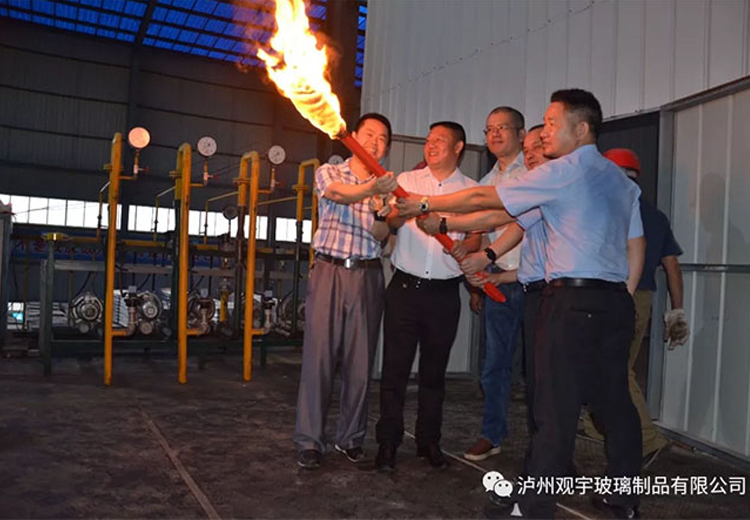 球速体育首页玻璃三车间点火仪式隆重举行