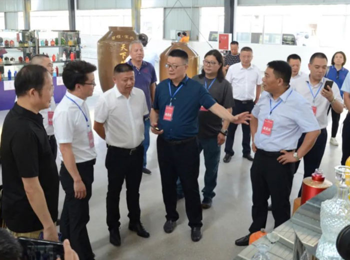 倡导文化融合 促进产业融合｜隆昌市陶瓷产业高质量发展研讨会走进球速体育首页实业基地