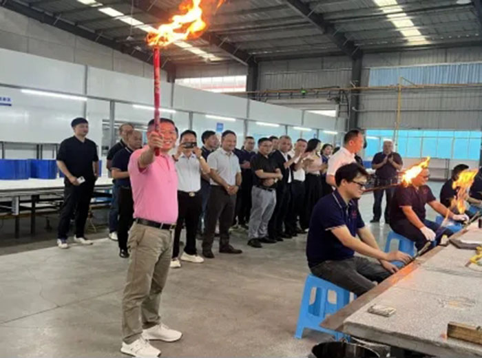 喜讯｜球速体育首页集团艺术玻璃精工车间生产线点火投产